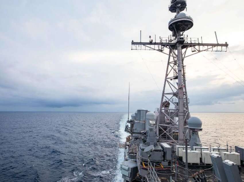 Dy anije luftarake amerikane lundrojnë në ngushticën e Tajvanit