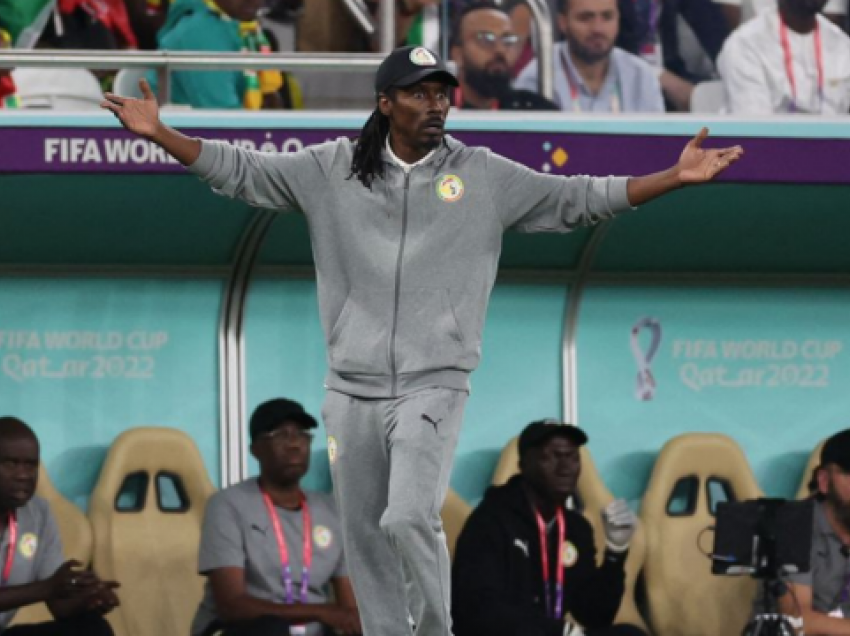 Trajneri i Senegalit në dyshim