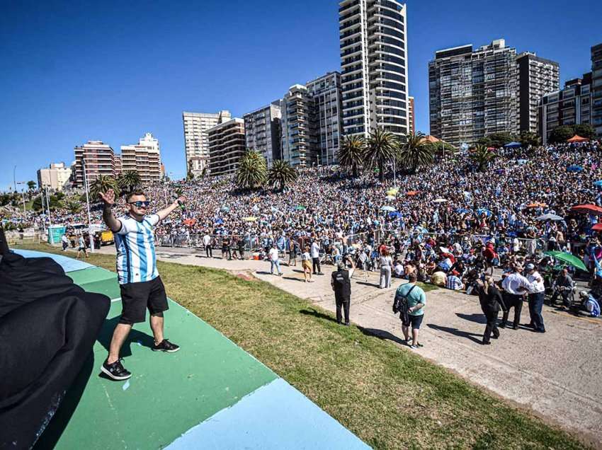 Argjentinasit të çmendur, 90 mijë fansa të mbledhur para një ekrani gjigant