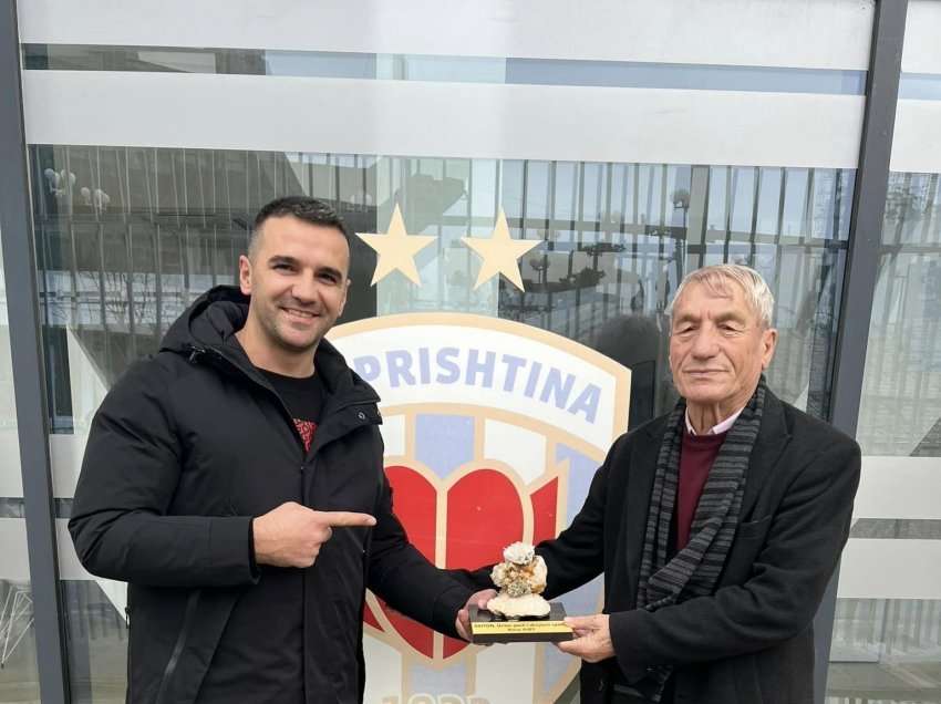 Ajet Shosholli befason drejtorin e FC Prishtina 
