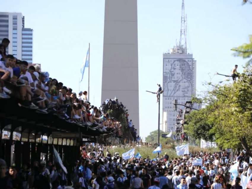 Anulohet festa e Argjentinës në shesh me tifozët për Kupën e Botës