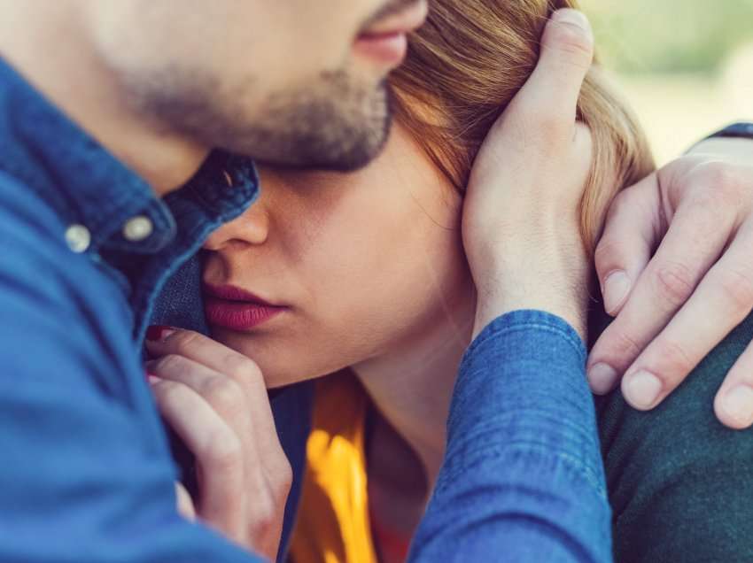 Si ndikon ankthi në dashuri?