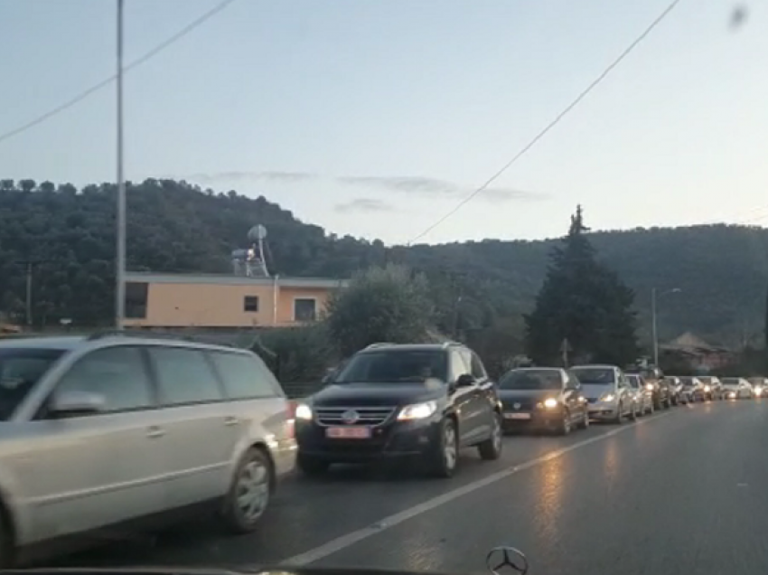 “Paralizohet” Elbasani, trafik i dendur në çdo aks të qytetit