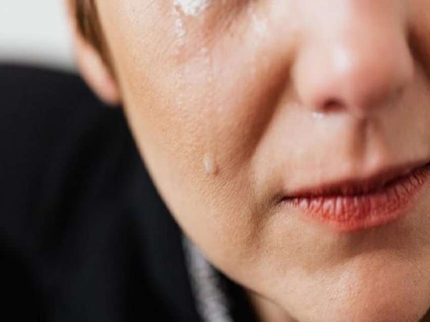 ​5 problemet shëndetësore që mund t'i zgjidhni duke qarë