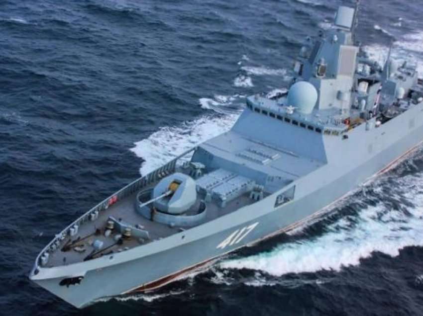 Anija luftarake e pajisur me armë bërthamore e Putinit planifikon lundrimin pranë brigjeve të Britanisë