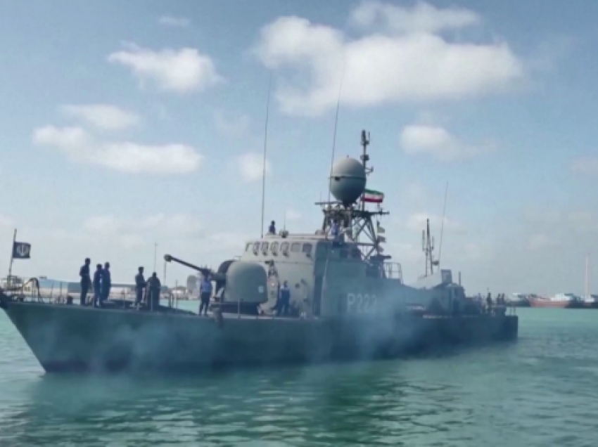 Irani tregon “muskujt”, dhjetëra anije luftarake dhe nëndetëse në Detin e Omanit