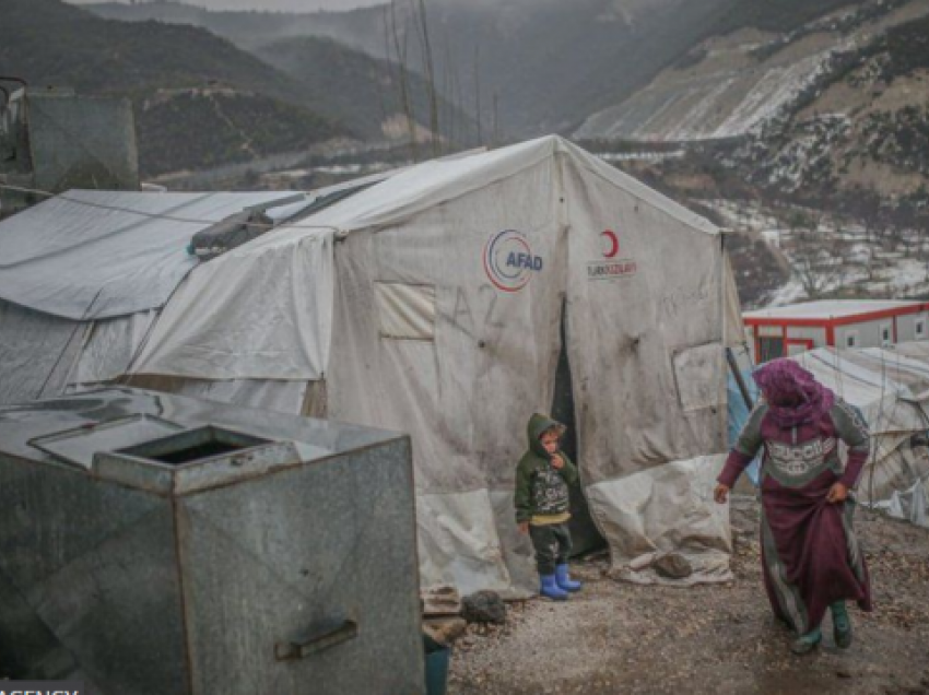 Dy foshnje vdesin nga acari në kampet e të zhvendosurve në Siri