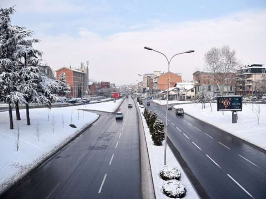 Rrugët e Maqedonisë të mbushura me mbeturina