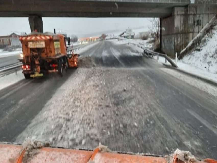 Ministria e Infrastrukturës: Kompanitë e mirëmbajtjes janë në terren për pastrimin e borës