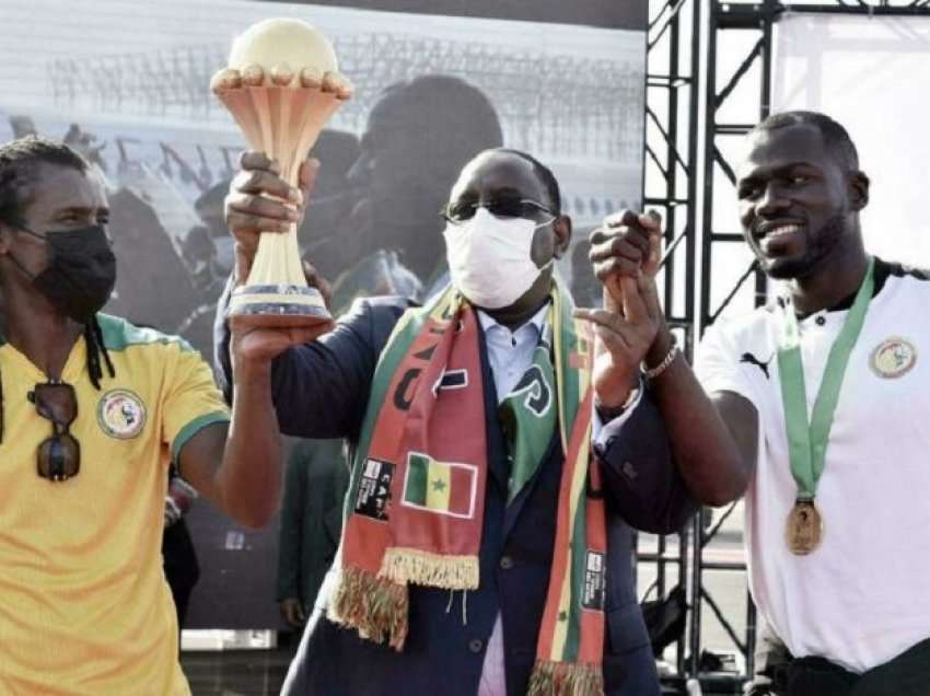 Presidenti i Senegalit mirëpret heronjtë e Kupës së Afrikës dhe i jep 700 m² tokë