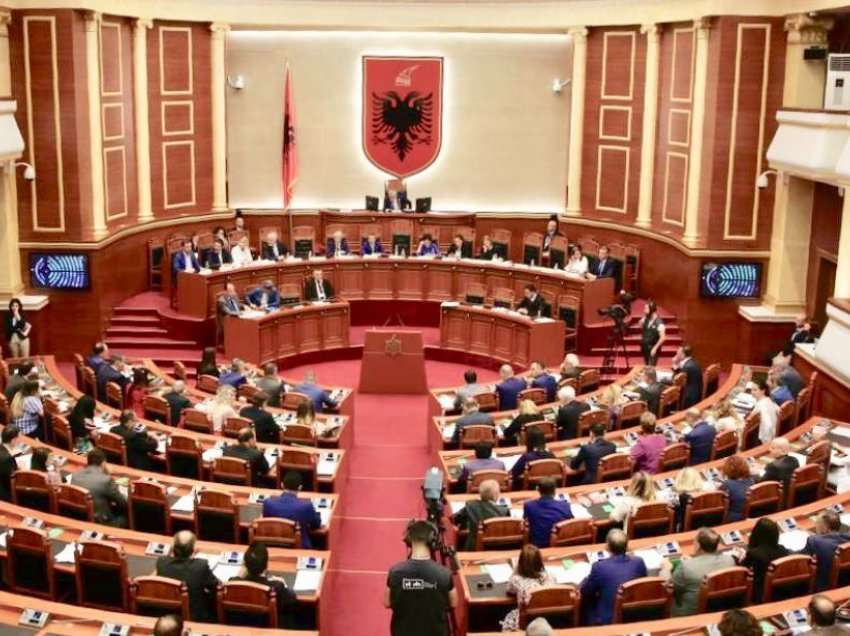 Shqipëri, ndryshimet kushtetuese për Vettingun miratohen me 118 vota