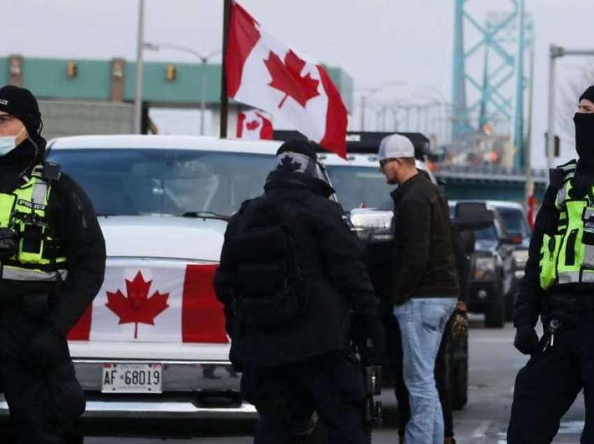Policia fillon pastrimin e bllokadës së kamionistëve të Kanadasë