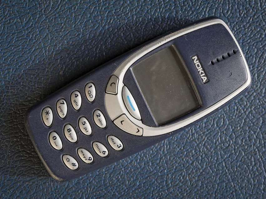Kanë frikë se mos përgjohen, izraelitët blejnë modelet e vjetra të telefonave “Nokia”