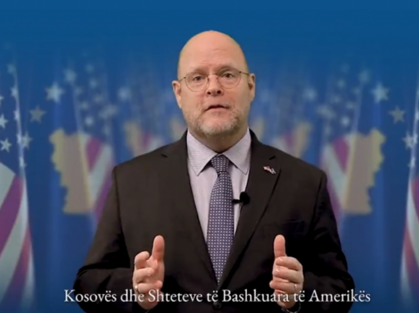Ambasadori amerikan me video-mesazh uron Ditën e Pavarësisë, ka një premtim për qytetarët e Kosovës