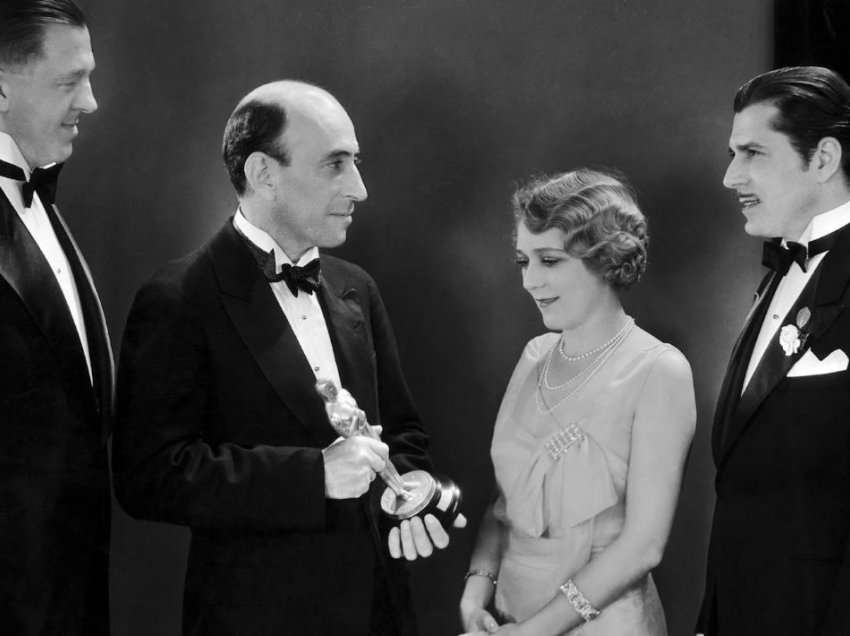 Para 93 vitesh, Akademia e Arteve dhe Filmit Oscars shpalli fituesi e parë të çmimit prestigjioz