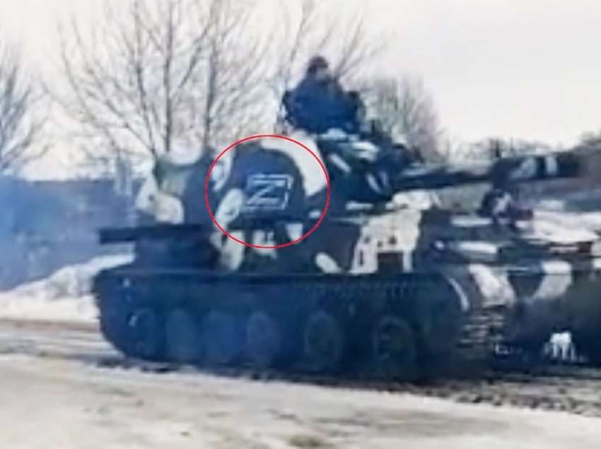 Tanket ruse hyjnë në Ukrainë! Kaos në kufi - detaji në automjetet e Putinit që tregon se pushtimi po fillon