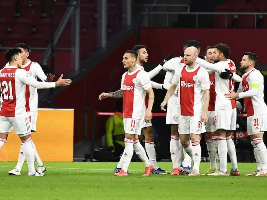 Bayerni kërkon mesfushorin e Ajaxit