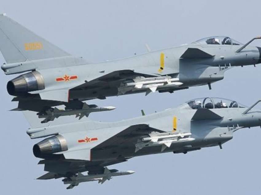 Nëntë aeroplanë kinezë hynë në zonën e mbrojtjes ajrore të Tajvanit, ditën kur rusët u futën në Ukrainë