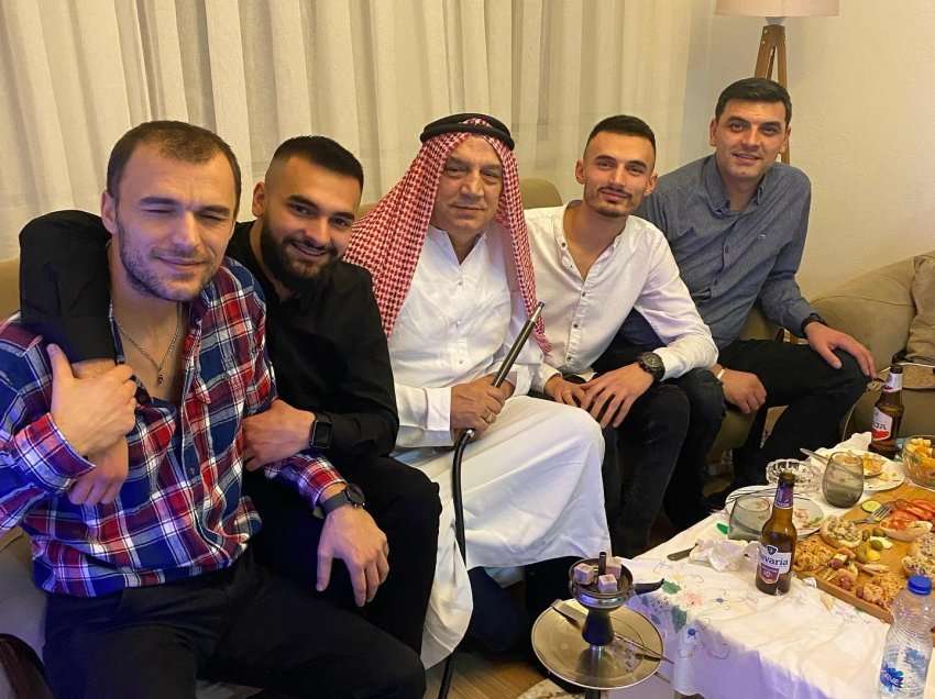 Sheiku i Kosovës me djemtë e tij, kështu veproi në natën e Vitit të Ri