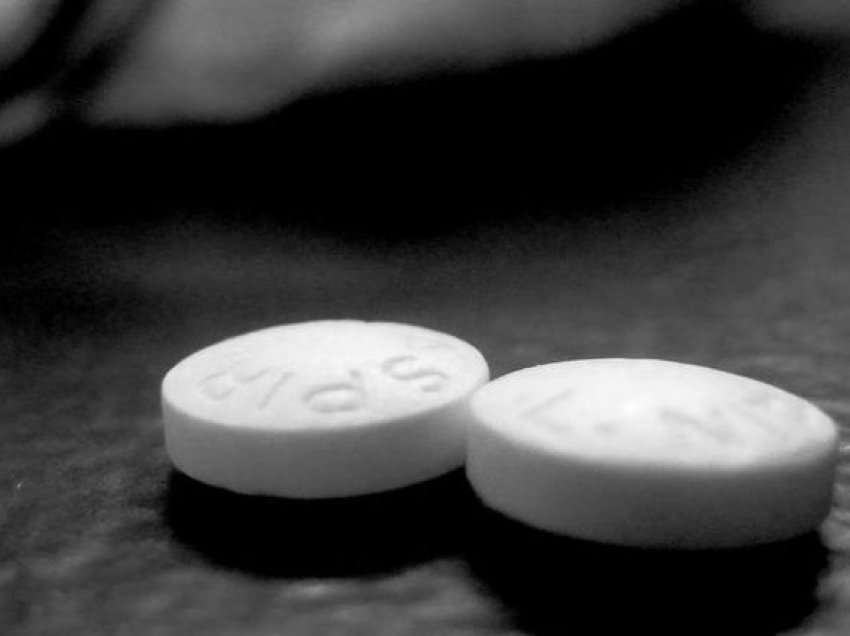 Aspirina çdo të dytën ditë mbron nga kanceri i stomakut dhe i zorrës së trashë