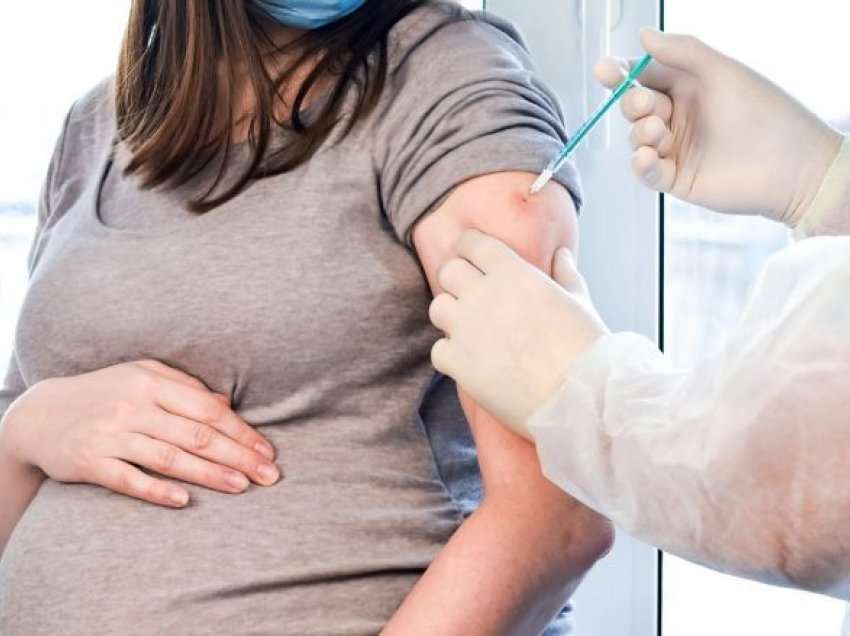 A është e sigurt vaksina anti-COVID për gratë shtatzëna? Të dhënat theksojnë urgjencën e marrjes së vaksinës