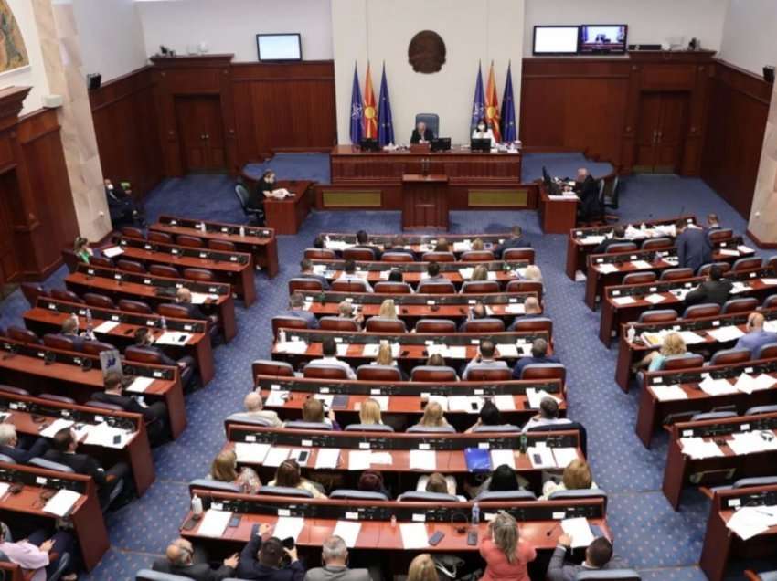 VMRO dhe LSDM përplasen në Kuvend për legjitimitetin e Qeverisë së re