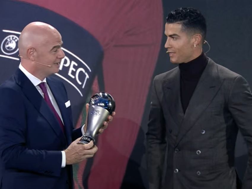 FIFA ndanë çmimin special për Ronaldon