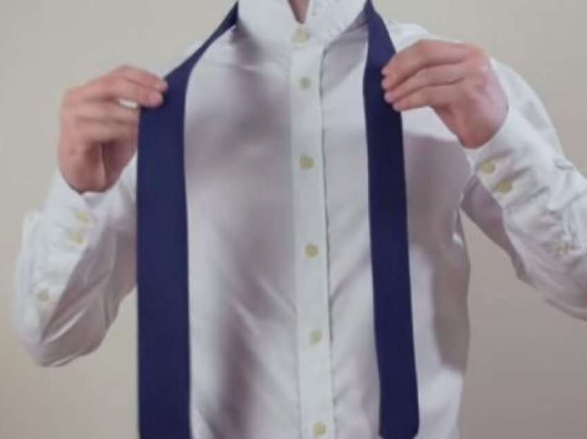 Disa mënyra të lehta për ta lidhur kravatën që çdo mashkull duhet t’i dijë