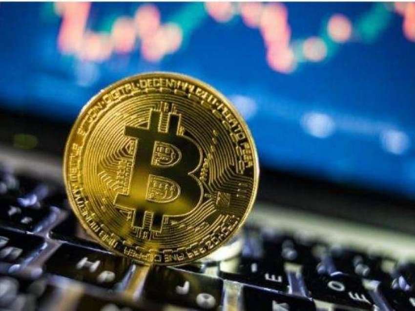 Vlera e Bitcoin ra mbi 10 për qind