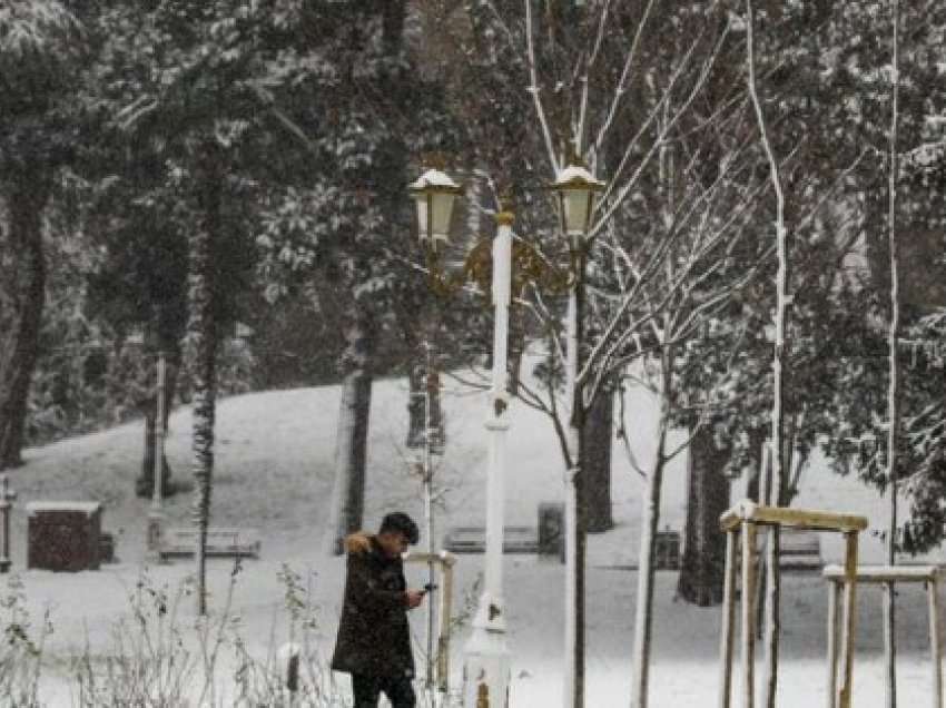 ​Ndalohen fluturimet në aeroportin e Stambollit për shkak të borës