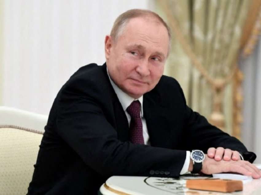 ​Çfarë sanksionesh e presin Putinin nëse ai sulmon Ukrainën? Tregon Reuters