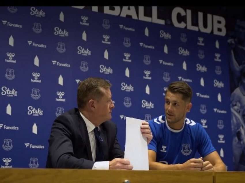 Evertoni e hap merkaton verore, ky është transferimi i parë për Lampardin