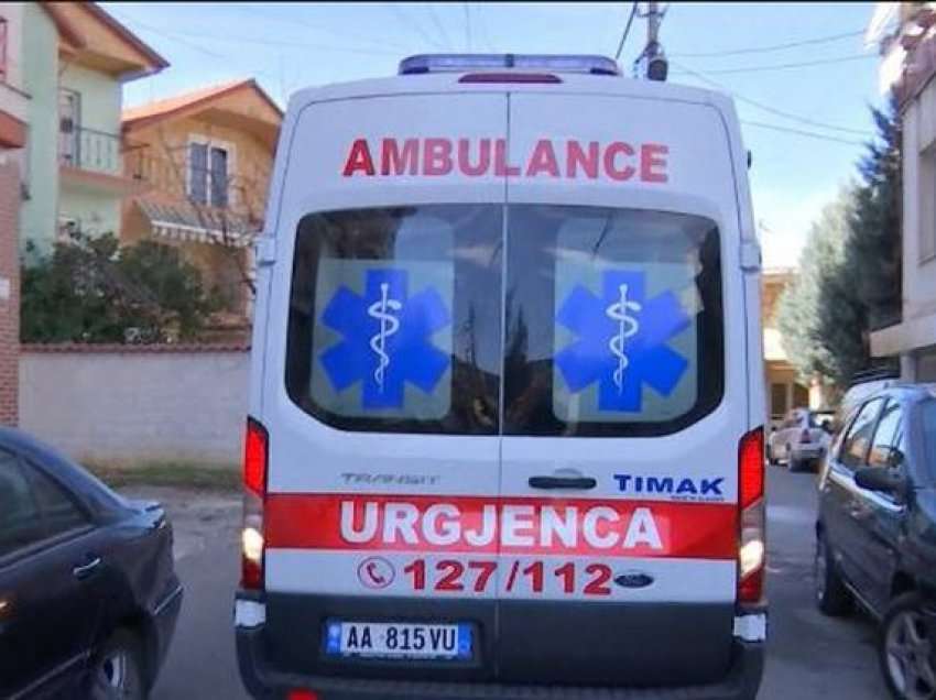 Era e fortë në Sarandë rrëzon kangjellat e hekurit në një fushë mini-futbolli, plagoset një person! Dërgohet me urgjencë në spital