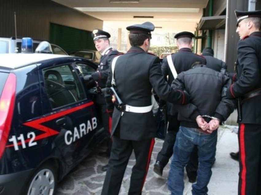 “Ne i arrestojmë, por dalin nga burgjet e Tiranës”/ Qeveria italiane publikon raportin: Bandat shqiptare janë kthyer...
