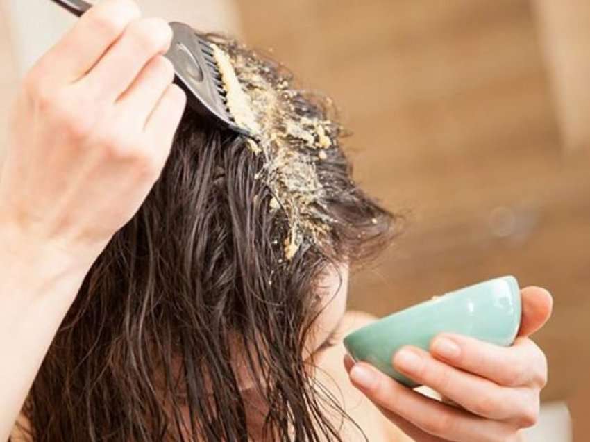 Nëse ju bien flokët, bëni këtë trajtim në shtëpi: Rigjeneroni flokët me tre përbërës