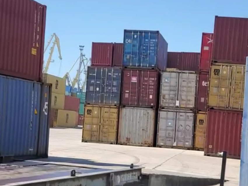 20 të arrestuar në Portin e Durrësit/ Mungonin disa arka në kontejnerin e bananeve, dyshime për drogë