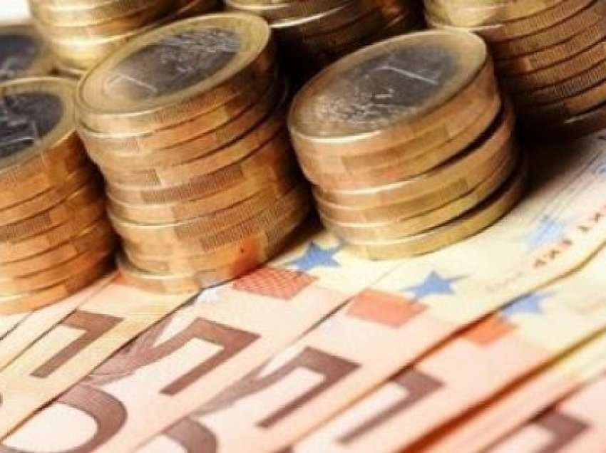​Ulet ndjeshëm deficiti buxhetor në BE dhe eurozonë