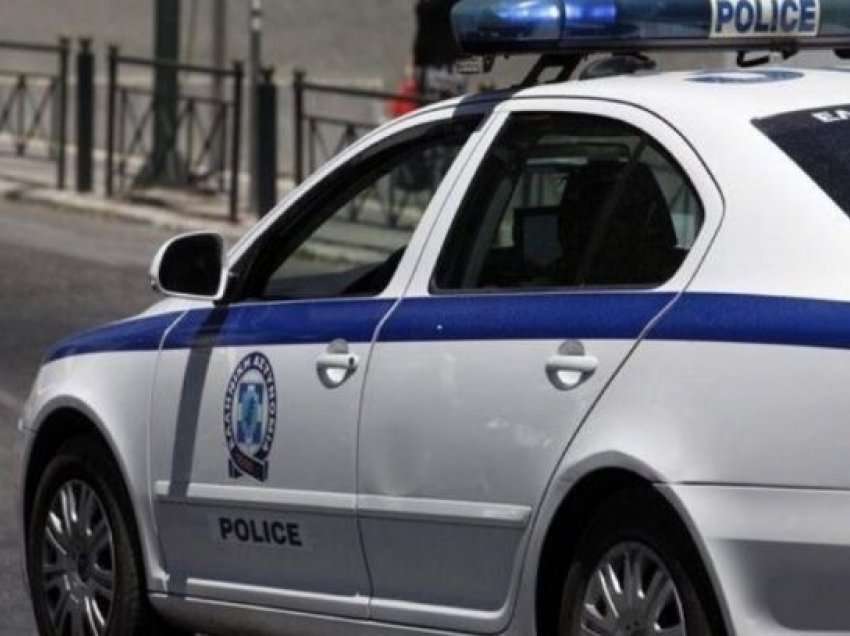 Shqiptari në Greqi dhunon gruan derisa ajo humb ndjenjat, fqinjët e alarmuar lajmërojnë policinë