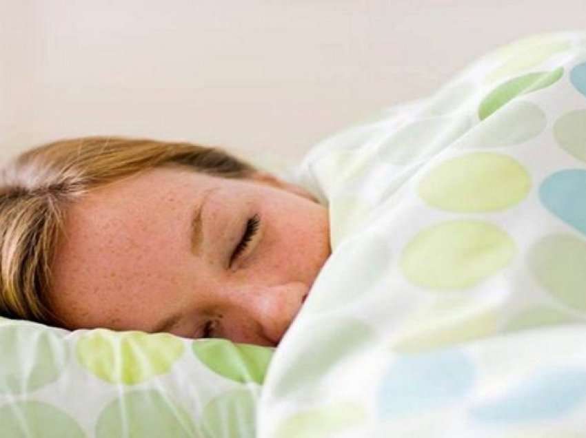 Çfarë po jua prish higjienën e gjumit? Gabimet që po bëni me ushqimin