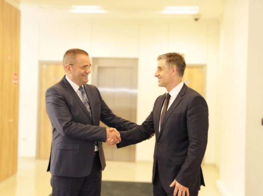 Mehmeti takohet me ambasadorin e Australisë në Kosovë, Andrea Carlo Biggi