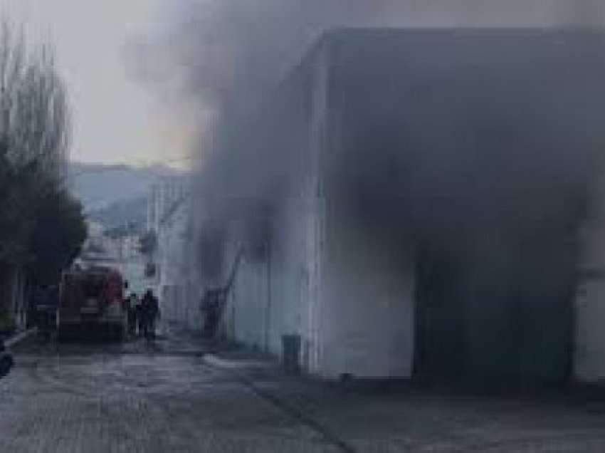 ​Digjet një fabrikë në Vushtrri, tre të lënduar
