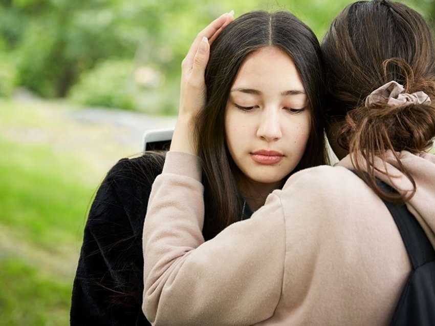 Si të ruajmë miqësitë e ngushta kur në mes hyn depresioni dhe ankthi
