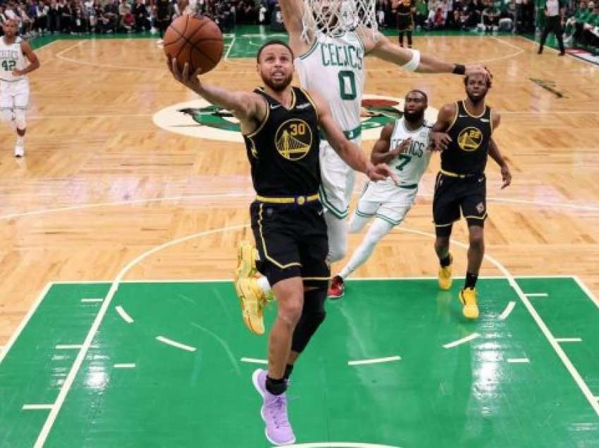 Curry shkëlqen në fitoren e Golden State ndaj Bostonit