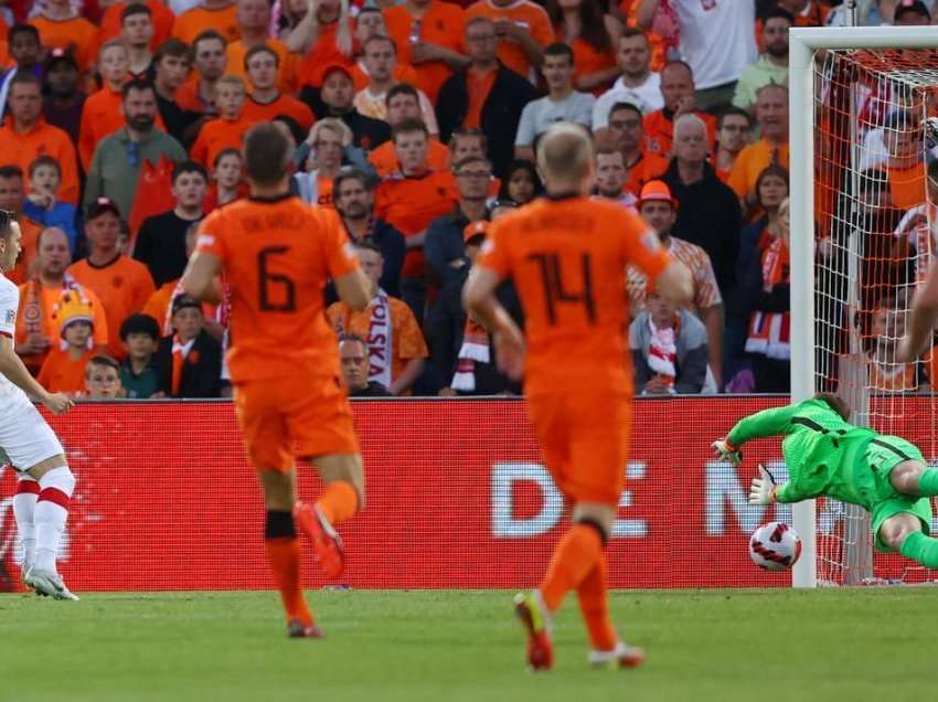 Katër gola në Roterdam, Holanda zhgënjen
