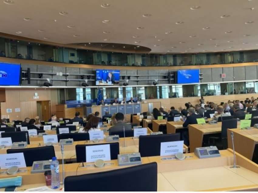 Miratohet rezoluta kundër Serbisë në Parlamentin Evropian