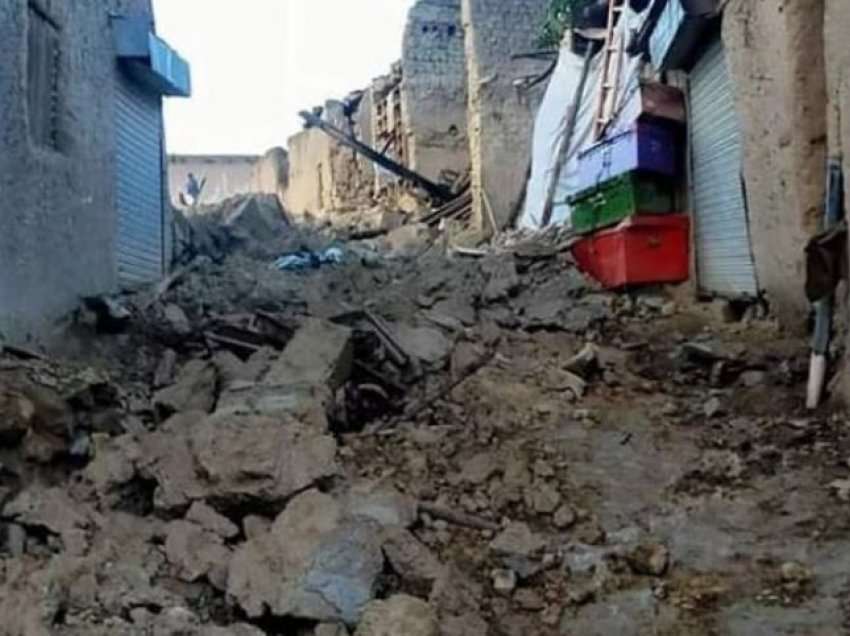 Shkon në mbi 1,000 numri i të vdekurve nga tërmeti në Afganistan
