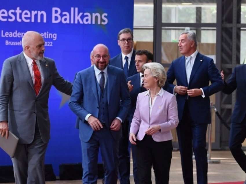 Analistët: BE-ja duhet të shpejtojë procesin e zgjerimit në Ballkan 