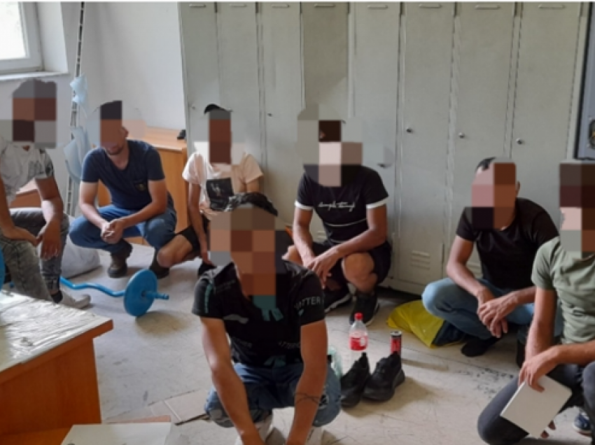 Shtatë migrantë në një veturë, Policia e Kosovës i kap me ndihmën e qytetarëve