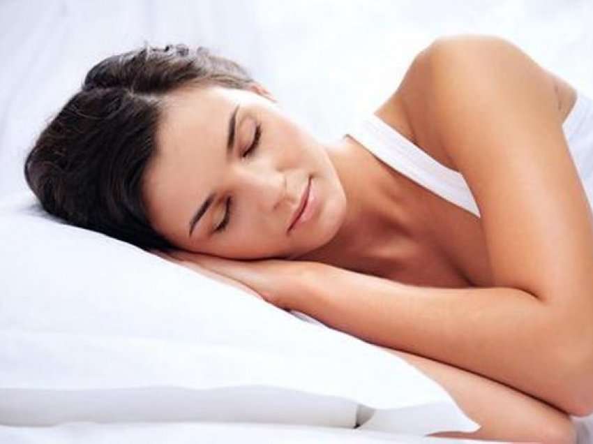 Si t’i parandaloni rrudhat ndërkohë që flini, 7 mënyra perfekte