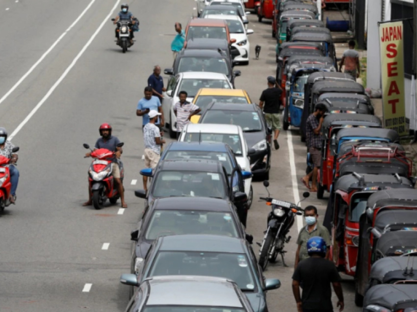 Shri Lanka ndalon shitjen e karburanteve për makinat private